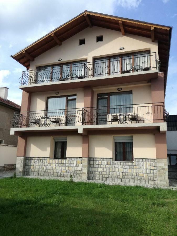 Къща Генчеви Hotel Sarnitsa Eksteriør billede