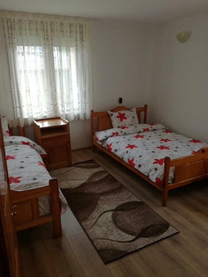Къща Генчеви Hotel Sarnitsa Eksteriør billede